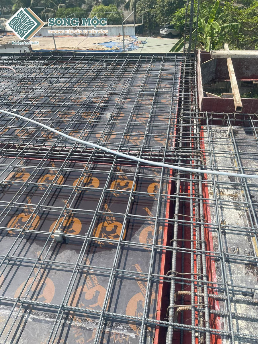 Hình ảnh đổ thép chuẩn bị đút nền
