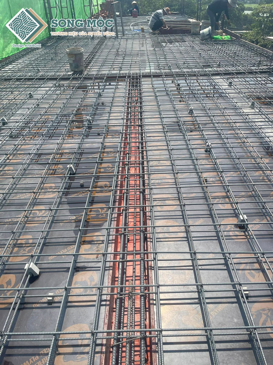 Hình ảnh cột thép đút nền lên tầng