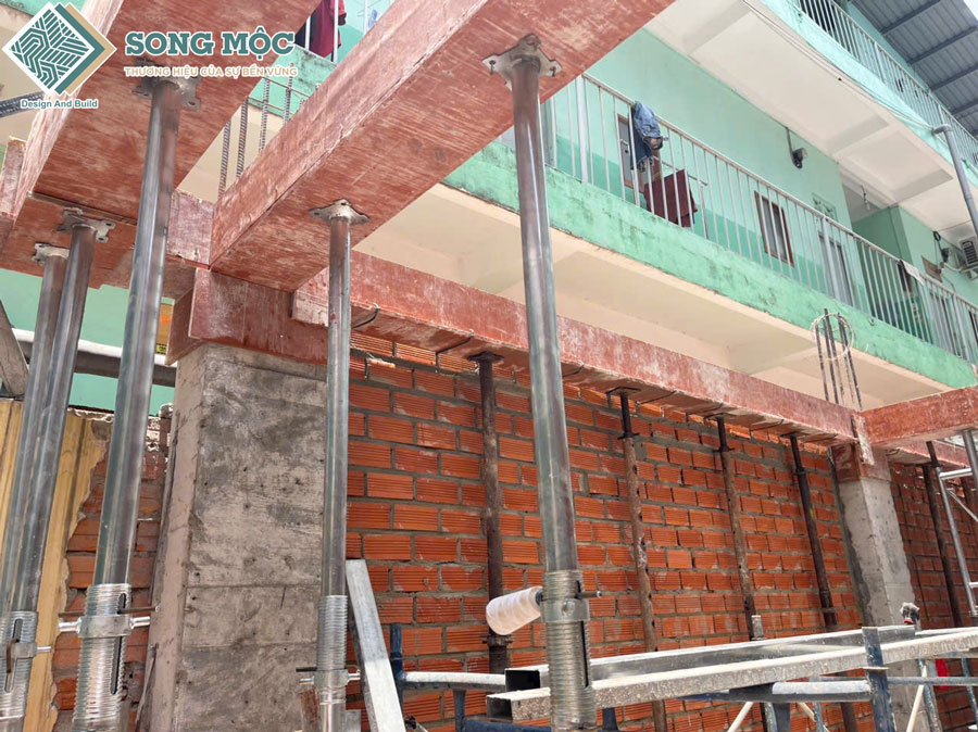 Hình ảnh tiến độ thi công xây dựng nhà phố 1 trệt 1 lửng 3 lầu sân thượng