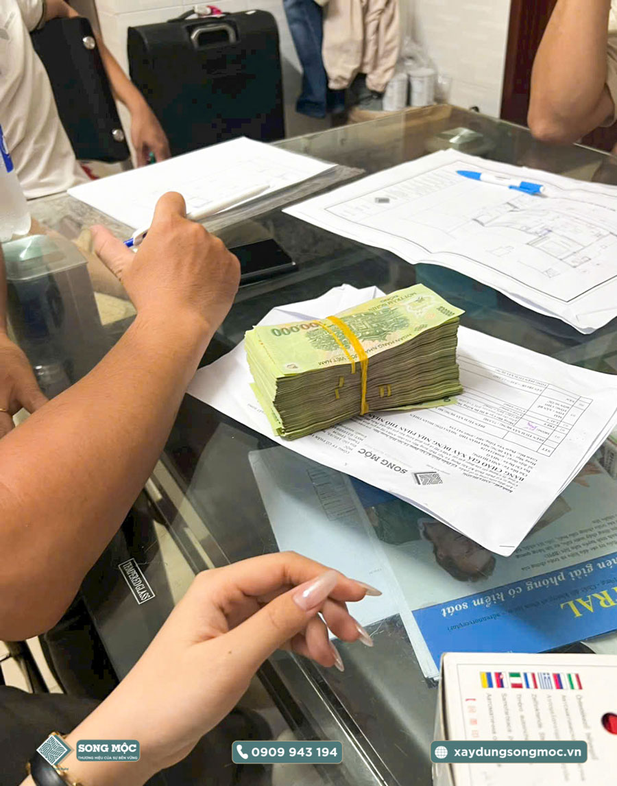 Hình ảnh Ký hợp đồng xây dựng nhà phố 2 tầng 1 sân thượng hiện đại cho anh Chương Quận Tân Phú.
